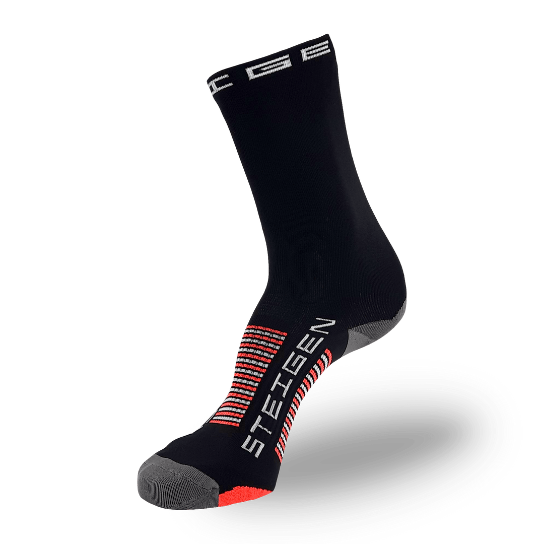 Steigen Running Socks Three-Quarter Length in Black, side view