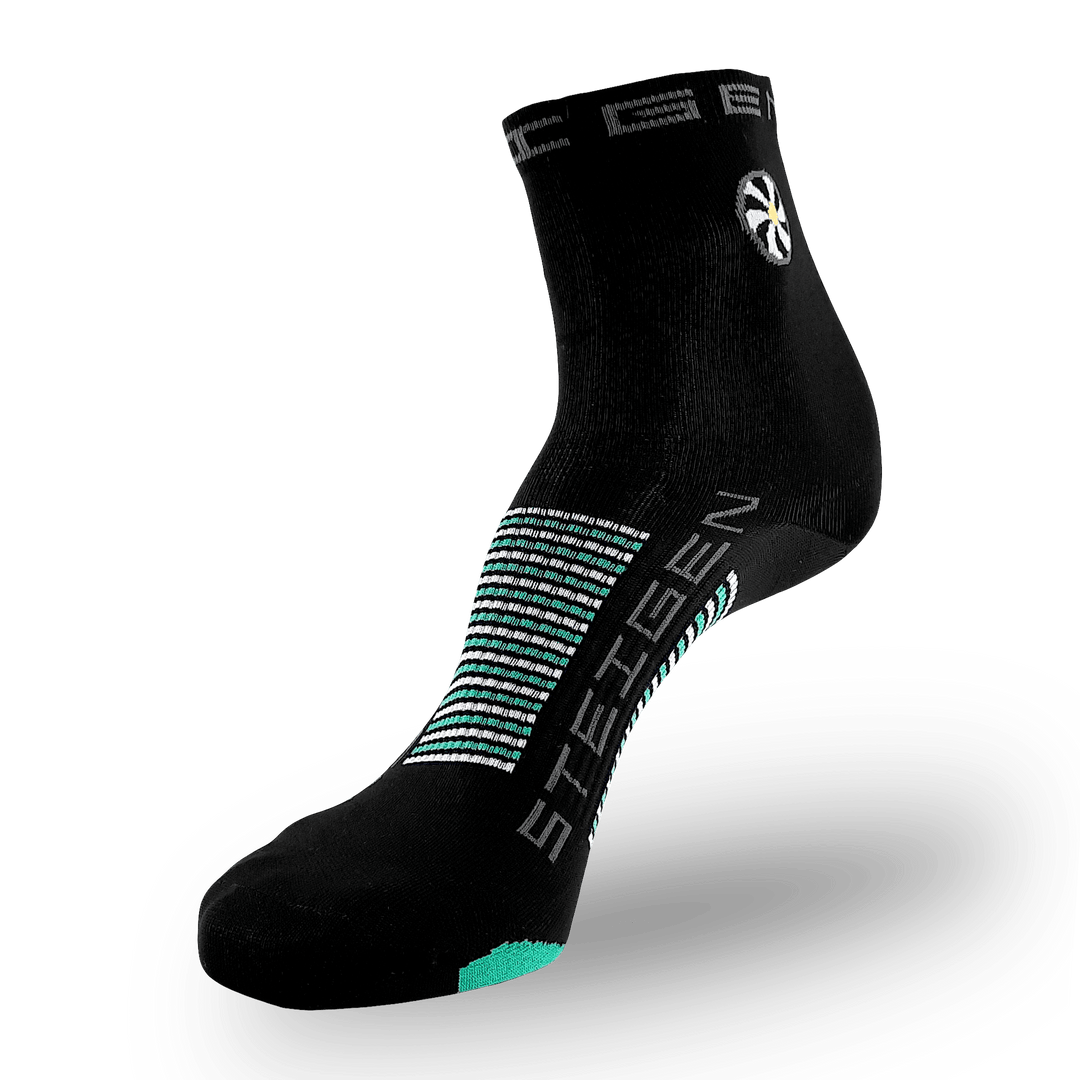 Steigen Running Socks Half Length in Black, side view